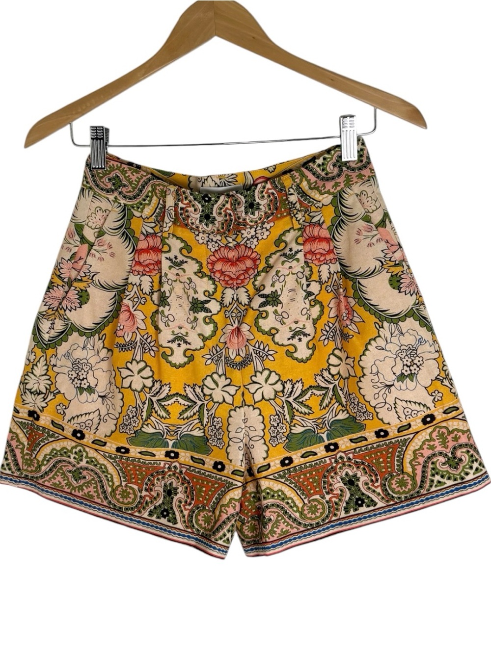 a loves a High-Waisted Floral Print Shorts Size 0 NWT
